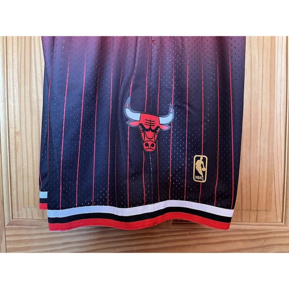 Mitchell & Ness Chicago Bulls 1995 Black/Red Fadeaway Swingman Shorts Size L - Picture 3 of 10